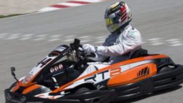 Lewis Hamilton, durante la carrera de karts en el circuito de Castellol&iacute;.
 