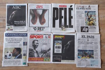 Periódicos españoles se llevan en su portada un recuerdo a Pelé, 'O Rei' del fútbol.