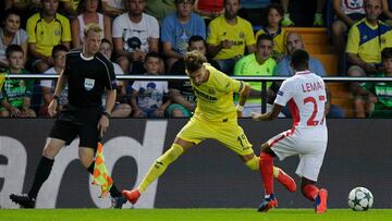 Samu Castillejo ante Lemar durante el Villarreal-M&oacute;naco. 