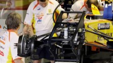 <b>TRABAJO DURO. </b>Alonso y su equipo deben mejorar mucho para llegar al nivel de los mejores y en Sepang esperan dar un paso adelante.