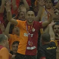 Hakim Ziyech está entre los aficionados en las gradas