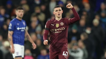 Ipswich (United Kingdom), 19/01/2025.- Phil Foden of Manchester City celebrates scoring his teams first goal during the English Premier League match between Ipswich Town FC and Manchester City, in Ipswich, Britain, 19 January 2025. (Reino Unido) EFE/EPA/NEIL HALL EDITORIAL USE ONLY. No use with unauthorized audio, video, data, fixture lists, club/league logos, 'live' services or NFTs. Online in-match use limited to 120 images, no video emulation. No use in betting, games or single club/league/player publications.