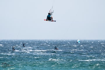 Levante "nuclear" para el Campeonato de España de kiteboarding SKL 2024.