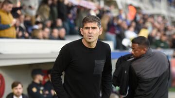 HUESCA, 04/01/2025.- El entrenador del Huesca, Antonio Hidalgo, este sábado durante el partido de tercera ronda de la Copa del Rey celebrado en el estadio El Alcoraz.-EFE/ Javier Blasco