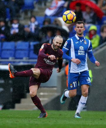 Iniesta y Leo Baptistao.