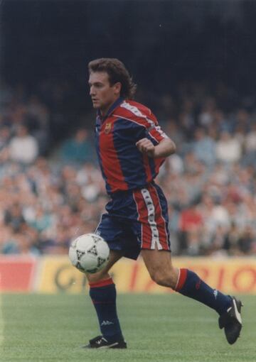 Jugó en el Atlético de Madrid desde 1987 hasta 1991. Vistió la camiseta del Barcelona entre 1991 y 994. 