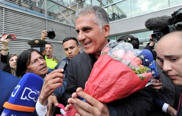 El DT pisó suelo colombiano sobre las 4:51 p.m. Llegó en un vuelo de Iberia, procedente de Madrid.