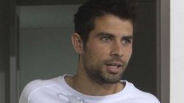 El futbolista del Sevilla entrando en rueda de prensa.