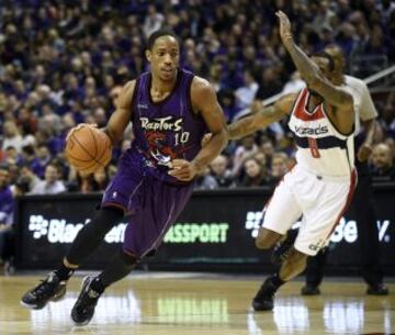 El DeMar DeRozan más retro. Exactamente con el modelo de camiseta que vistieron los Raptors en la temporada 1996-97.