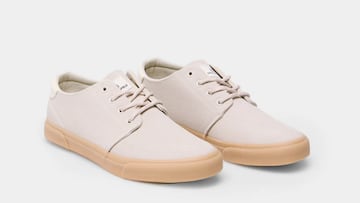 Zapatilla urbana para hombre de Springfield disponible en su página web.