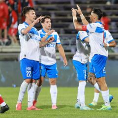 La UC despertó en el segundo tiempo y festejó en Uruguay