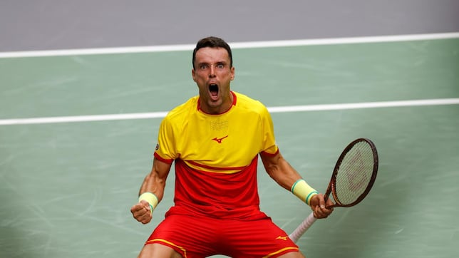 La resistencia de Bautista le da a Alcaraz una oportunidad de oro