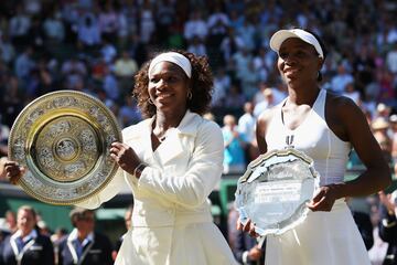 Pese a no conseguir llevarse Roland Garros, Serena regresaba a una nueva final de un Grand Slam en Wimbledon. Este año, volvió a ganar a su hermana Venus sobre hierba. Serena Williams ganó a Venus 7-6, 6-2.