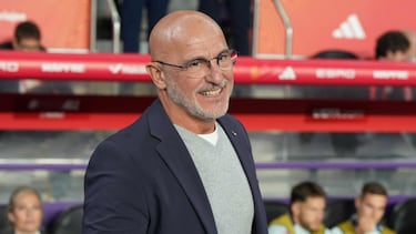 Spain's Spanish coach Luis de la Fuente looks on prior the 2026 World Cup qualifiers Europe zone group E football match between Spain and Bulgaria at the Jose Zorrilla stadium in Valladolid on October 14, 2025. (Photo by Cesar MANSO / AFP)