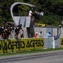 Rea gana la primera carrera en Montmeló y es más líder