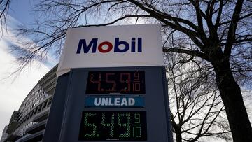 El precio de la gasolina en USA alcanza máximos históricos diariamente. Te compartimos en qué zonas es más cara y qué ha dicho  la secretaria de Comercio.