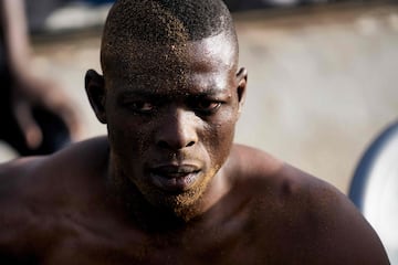 Fotografías de la lucha tradicional de Mali durante el festival de Bamako en las orillas del río Níger.