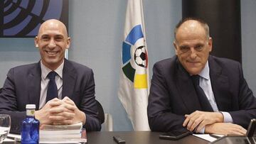 Tebas llama populista a Rubiales: "Hay que llorar menos y trabajar más"