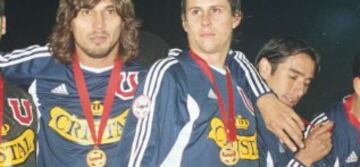 Máximo goleador de la U en el Apertura 2004. Con 13 tantos y titular en todos los partidos, 'Gokú' consolidó aún más su imagen de ídolo entre los fanáticos azules en aquel torneo tras anotarle a Colo Colo y hacer dupla con Sergio Gioino.