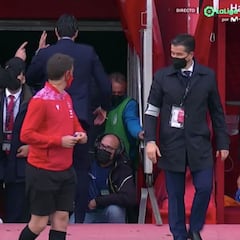 Robert Moreno le niega el saludo a Emery… ¡y acaba en trifulca!