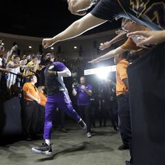 Las mejores imágenes del primer partido de LeBron James con Los Angeles Lakers