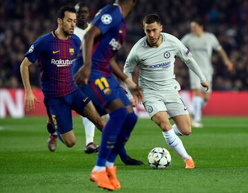 Sergio Busquets y Eden Hazard.