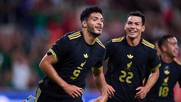Raúl Alonso Jiménez festeja el gol con México.