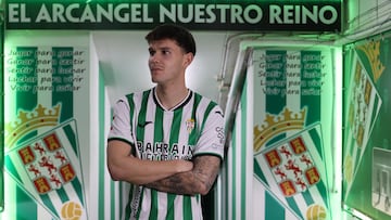 Trilli ya posa como jugador del Córdoba.