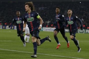 Jugador brasile?o que juega como defensa central o mediocentro defensivo y su equipo actual es el Par¨ªs Saint-Germain