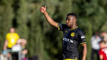 Revés al Barça: Moukoko renovará con el Dortmund