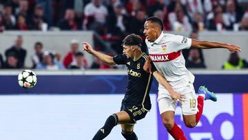 Stuttgart (Germany), 01/10/2024.- Veljko Birmancevic of Prague (L) in action against Jamie Leweling of Stuttgart (R) during the UEFA Champions League soccer match between VFB Stuttgart and Sparta Prague, in Stuttgart, Germany, 01 October 2024. (Liga de Campeones, Alemania, Praga) EFE/EPA/ANNA SZILAGYI