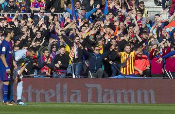 Grada de animación en el Camp Nou.