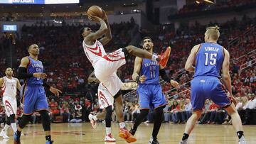 HOUSTON, TX - APRIL 19: Lou Williams #12 of the Houston Rockets takes an off balanced shot in the first half defended by Enes Kanter #11 of the Oklahoma City Thunder in Game Two of the Western Conference quarterfinals game during the 2017 NBA Playoffs at Toyota Center on April 19, 2017 in Houston, Texas. NOTE TO USER: User expressly acknowledges and agrees that, by downloading and or using this photograph, User is consenting to the terms and conditions of the Getty Images License Agreement. Tim Warner/Getty Images/AFP
== FOR NEWSPAPERS, INTERNET, TELCOS & TELEVISION USE ONLY ==