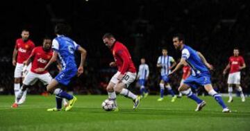 Wayne Rooney con el balón.