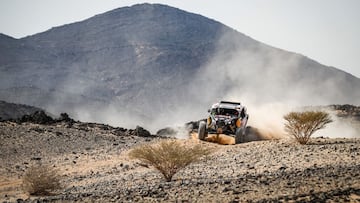 401 Lopez Contardo Francisco (chl), Latrach Vinagre Juan Pablo (chl), Can-Am, South Racing Can-Am, Motul, SSV Series - T4, action during the 4th stage of the Dakar 2021 between Wadi Al Dawasir and Riyadh, in Saudi Arabia on January 6, 2021 - Photo Antonin Vincent / DPPI
 AFP7 
 06/01/2021 ONLY FOR USE IN SPAIN