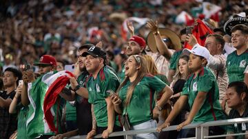 Aficionados apoyando al Tri en Copa Oro