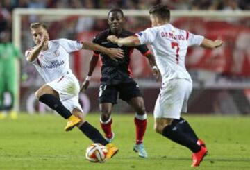 Deulofeu y Gameiro ante Enoh.