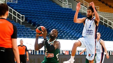 Athens (Greece), 29/01/2021.- Ben Bentil (L) of Panathinaikos competes with Louis Labeyrie of Valencia during the Eurolague basketball match between Panathinaikos OPAP Athens and Valencia Basket at the OAKA Stadium in Athens, Greece, 29 January 2021. (Baloncesto, Euroliga, Grecia, Atenas) EFE/EPA/GEORGIA PANAGOPOULOU