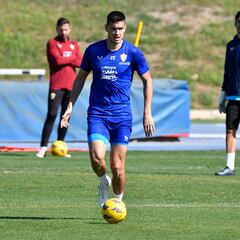 César Montes viaja a Moscú para cerrar su fichaje por el Lokomotiv