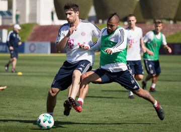 Javi Martinez is challenged by Arturo Vidal during a training session on day 2 of the FC Bayern Muenchen training camp at ASPIRE Academy for Sports Excellence on January 3, 2018 in Doha, Qatar.