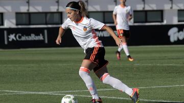 Claudia Zorzona, durante un partido con el Valencia esta temporada.