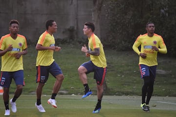 La primera práctica de la Selección en territorio italiano fue para realizar trabajos de recuperación física en campo y gimnasio. Cambiasso se unió al cuerpo técnico.