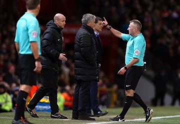 Manchester United's manager Jose Mourinho (C) is sent off by referee Jonathan Moss (R) during the English Premier League soccer match between Manchester United and West Ham United at Old Trafford in Manchester, Britain, 27 November 2016.