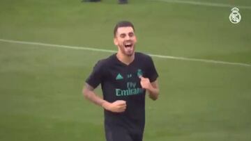 Normal que se le quede esta cara: la burrada de gol de Ceballos