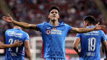 Uriel Antuna celebra su gol contra Guadalajara.