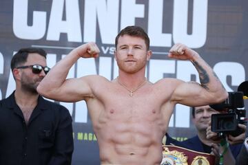 Este viernes por la tarde, Canelo Álvarez y Billy Joe Saunders se dieron cita a las puertas del AT&T Stadium para la ceremonia del pesaje previo a su combate del sábado.