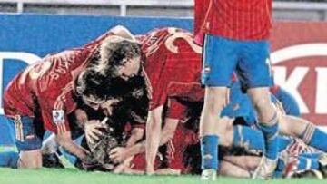 <b>HÉROES EN ULSAN. </b>Los jugadores de la selección celebraron por todo lo alto el tanto de Bojan en el minuto 116 de la prórroga, un gol que metía a España en la finalísima del domingo.