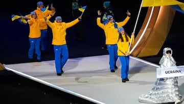 Anna Kucherovala, la rusa que rompió el protocolo olímpico al portar la bandera de Ucrania