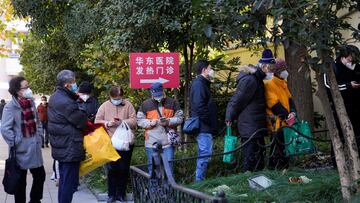 People wearing protective masks line up outside a fever clinic of a hospital, as coronavirus disease (COVID-19) outbreaks continue in Shanghai, China, December 20, 2022. REUTERS/Aly Song