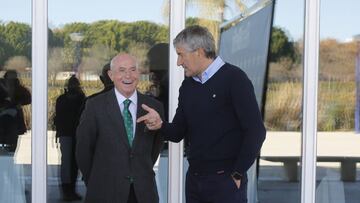 El vicepresidente deportivo Serra Ferrer y el t&eacute;cnico Quique Seti&eacute;n.